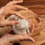 Parfum solid DIY cu ceară de soia și mirodenii