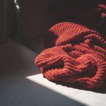 Textile cu texturi groase pentru un living cozy și cald