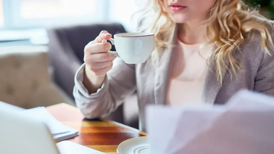 Cum să reduci dependența de cofeină fără să renunți brusc la cafea