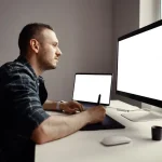 Monitor ultrawide sau două monitoare? Ce configurație poate fi mai practică